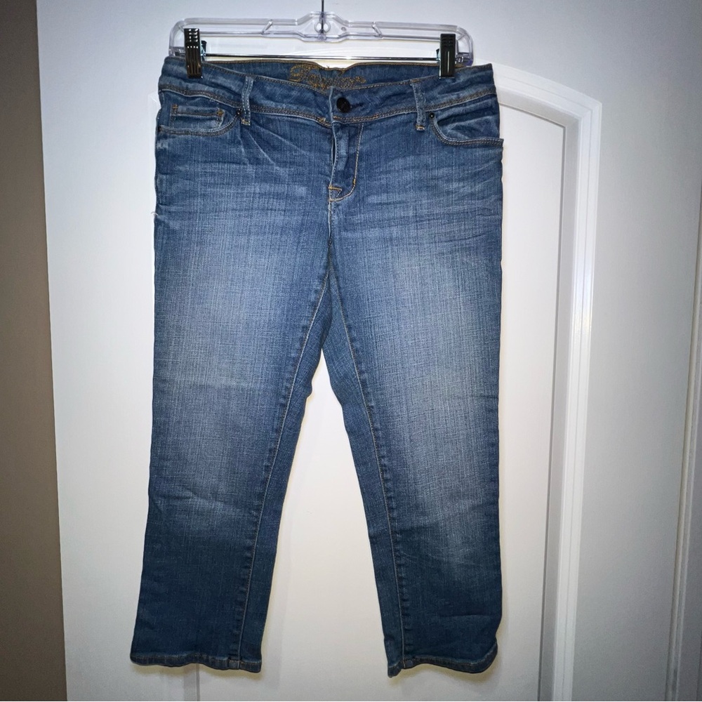 dELiA's NWT Women's Blue Denim Cropped Jeans. Button / Zip Closure. Size 5-6.